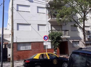 Departamento de 2 ambientes, Villa del Parque · Departamento. 2 Amb. Planta Baja Al Frente con Patio Cubierto