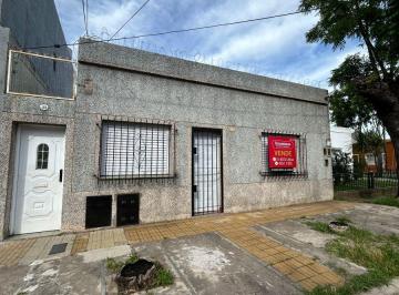 Casa de 3 ambientes, Quilmes · Casa PH en Venta en Bernal