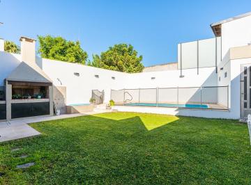 Casa · 154m² · 4 Ambientes · 1 Cochera · Casa Venta 3 Dorm. Radiadores Patio y Pileta