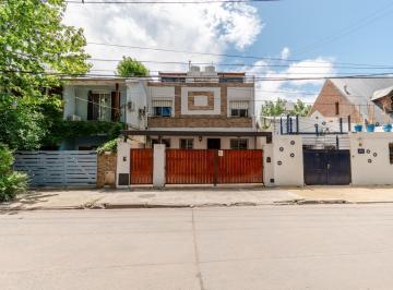Casa · 201m² · 6 Ambientes · 1 Cochera · Casa a La Venta en El Bajo de San Isidro con Jardín y 4 Dorm..
