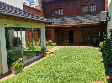 Casa de 5 ambientes, Villa Luro · V. Luro Excelente Chalet 5 Amb. Cochera P/2 Autos Fondo Quincho Suite, un Lujo