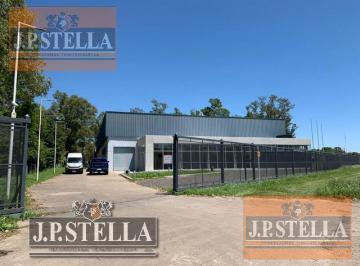 Local comercial · 1800m² · Local Comercial y Galpón Sobre Acceso Oeste 1800 m² Cub. S/ Fracción 8440 m² - Moreno
