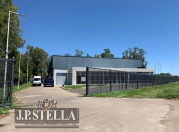 Bodega-Galpón · 1800m² · Local Comercial y Galpón Sobre Acceso Oeste 1800 m² Cub. S/ Fracción 8440 m² - Moreno