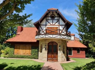 Casa de 6 ambientes, Presidente Perón · Espectacular Casa en Country El Paraiso
