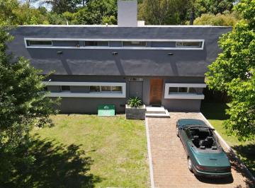 Casa · 160m² · 5 Ambientes · 4 Cocheras · Casa en Venta Barrio Los Pilares en Pilar con Pileta