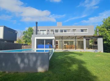 Casa · 160m² · 5 Ambientes · 4 Cocheras · Casa en Venta Barrio Los Pilares en Pilar con Pileta