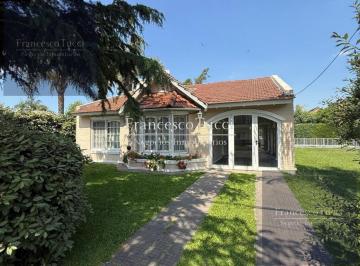 Casa · 83m² · 4 Ambientes · 1 Cochera · Casa en Venta 4 Ambientes con Pileta Banco Provincia