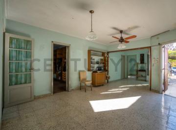 Casa · 120m² · 5 Ambientes · 3 Cocheras · Casa en Venta Berisso 4 Dorm. con Verde Centro.