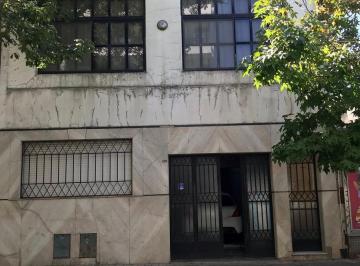 Casa · 240m² · 9 Ambientes · 1 Cochera · Casa en Pasco Al 600 - Oportunidad!