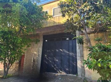 Casa · 75m² · 4 Ambientes · 4 Cocheras · Casa en Lanús Oeste