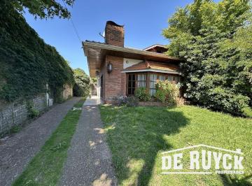 Casa · 132m² · 3 Ambientes · 2 Cocheras · Chalet 3 Ambientes con Verde Quilmes Oeste
