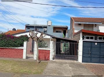 Casa · 260m² · 7 Dormitorios · 1 Cochera · Casa - Quilmes Oeste