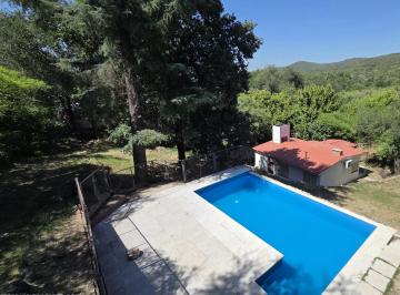 Casa · 126m² · 5 Ambientes · 2 Cocheras · Casa de 3 Dorm. - Los Aromos - Pileta