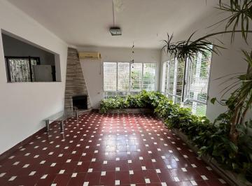 Casa · 130m² · 6 Ambientes · Casa en Venta Apta Banco, Tres Dorm., Cochera - Hudson