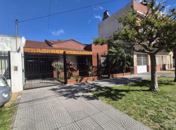 tres-de-febrero-villa-bosch-venta-casa-3-ambientes · Excelente Casa de 3 Amb, con Garages y Fondo Libre