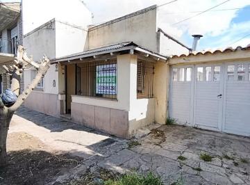 Casa · 131m² · 5 Ambientes · 2 Cocheras · Venta Casas en Block