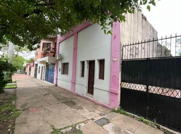 Casa · 80m² · 3 Dormitorios · Inmueble Sobre Av Hernandarias a m de Av 25 de Mayo!