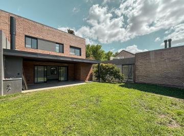 Casa · 128m² · 5 Ambientes · Casa de 3 Dorm. con Parrillero y Gran Pileta a Estrenar en Fisherton