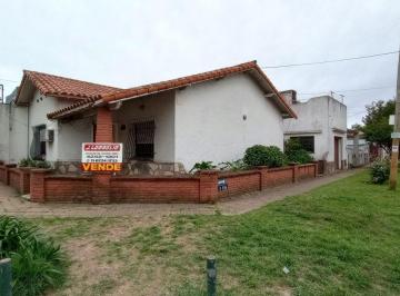 Casa de 3 ambientes, Quilmes · Chalet Estilo Colonial en El Corazón de Bernal