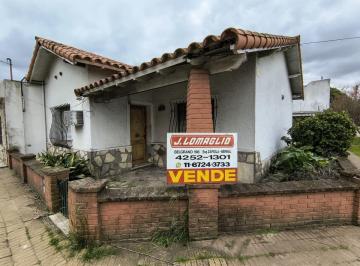 Casa de 3 ambientes, Quilmes · Chalet Estilo Colonial en El Corazón de Bernal