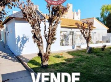 Casa · 90m² · 5 Ambientes · 1 Cochera · Casa en Viedma