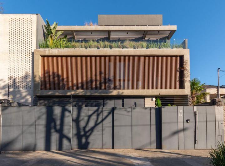 Casa · 400m² · 5 Ambientes · 2 Cocheras