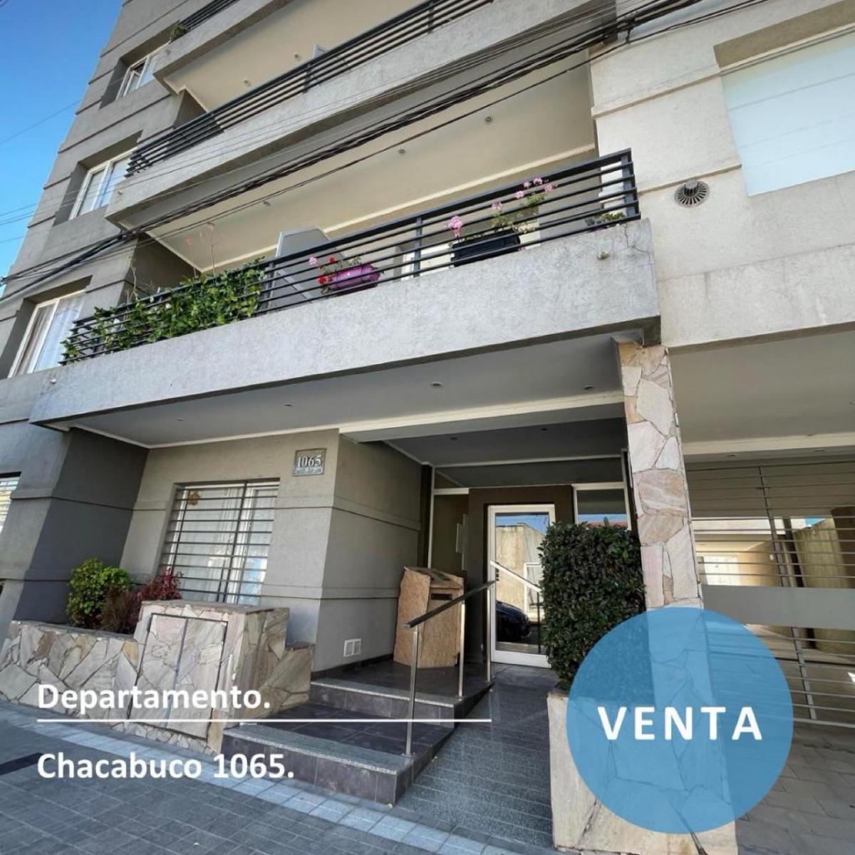 Depto 3 amb, 49m² con patio y cochera — Chacabuco 1500, Centro