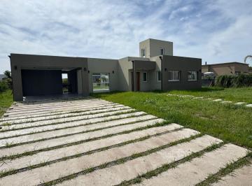 Casa · 160m² · 5 Ambientes · 6 Cocheras · Casa La Alameda