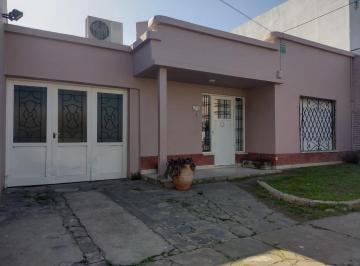 Casa · 3 Ambientes · 1 Cochera · Obligado Al 1070 - Casa con Garage + Departamento