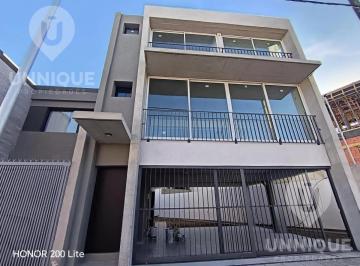 Casa · 105m² · 3 Ambientes · 2 Cocheras · Venta Tríplex Dos Dorm. B° Terrazas del Neuquén