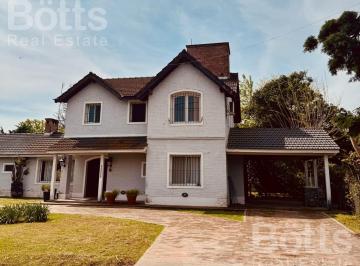 Casa · 350m² · 6 Ambientes · Venta de Casa en El Barrio de Las Rosas Iii - Villa Rosa - Pilar