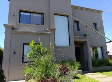 Casa · 165m² · 5 Ambientes · Casa en Vila Marina I