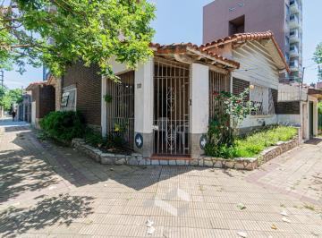 Casa · 145m² · 3 Ambientes · 1 Cochera · Venta de Casa 3 Ambientes en Moron Sur