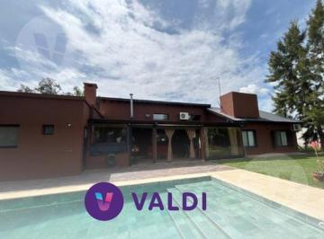 Casa · 174m² · 4 Ambientes · 4 Cocheras · Casa en La Magdalena