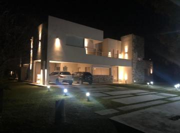 Casa · 380m² · 6 Ambientes · 2 Cocheras · Casa - San Diego C. C