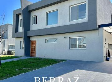 Casa · 240m² · 5 Ambientes · 2 Cocheras · Casa Alquiler Anual Lagoon Lote de 500 m² Pilar