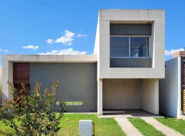 Casa · 133m² · 4 Ambientes · 1 Cochera · Amistad 140 - Casa en Tierra de Sueños 3 - Sector a