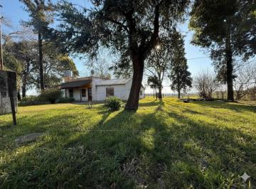 Quinta vacacional · 65m² · 5 Ambientes · Venta de Casa de Campo en Amplio Lote en Puerto Alvear