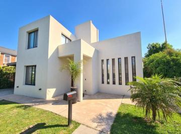 Casa de 5 ambientes, Tigre · Casa Moderna, Joven, Muy Luminosa, 3 Dorm.