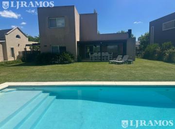 Casa · 172m² · 4 Ambientes · 2 Cocheras · Casa con Pileta en Dos Plantas Canton Pg