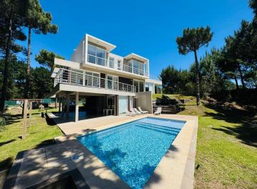 Casa · 229m² · 4 Ambientes · Casa El Barrio Privado Villa Robles de Cuatro Ambientes con Piscina
