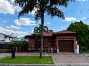 Casa · 130m² · 3 Ambientes · 1 Cochera · Venta Chalet 3 Ambientes – Merlo