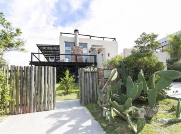 Casa · 1700m² · 5 Ambientes · 2 Cocheras · Casa en Venta y Alquiler en José Ignacio - Lho