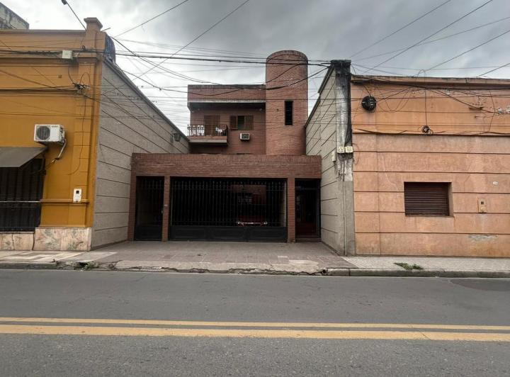 Casa · 393m² · 5 Ambientes · 2 Cocheras