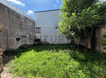 Casa · 80m² · 4 Ambientes · 1 Cochera · Venta de Casa a Reciclar en Banfield