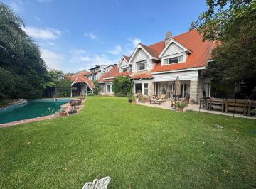 Casa · 523m² · 7 Ambientes · 2 Cocheras · Casa en Venta en Acassuso, San Isidro, G. B. a. Zona Norte