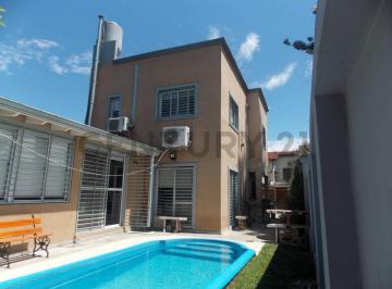 PH · 185m² · 3 Ambientes · 1 Cochera · Venta Casa PH Duplex Centro de Berazategui