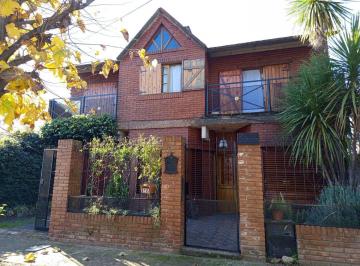 Casa · 260m² · 5 Ambientes · 1 Cochera · Casa 5 Ambientes en Castelar Sur
