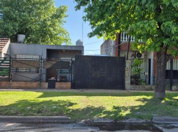 Casa · 358m² · 3 Ambientes · 1 Cochera · Casa en Longchamps