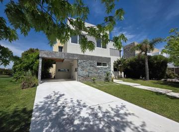 Casa · 322m² · 6 Ambientes · 4 Cocheras · Venta - Casa Al Agua en Barrio Los Lagos Nordelta
